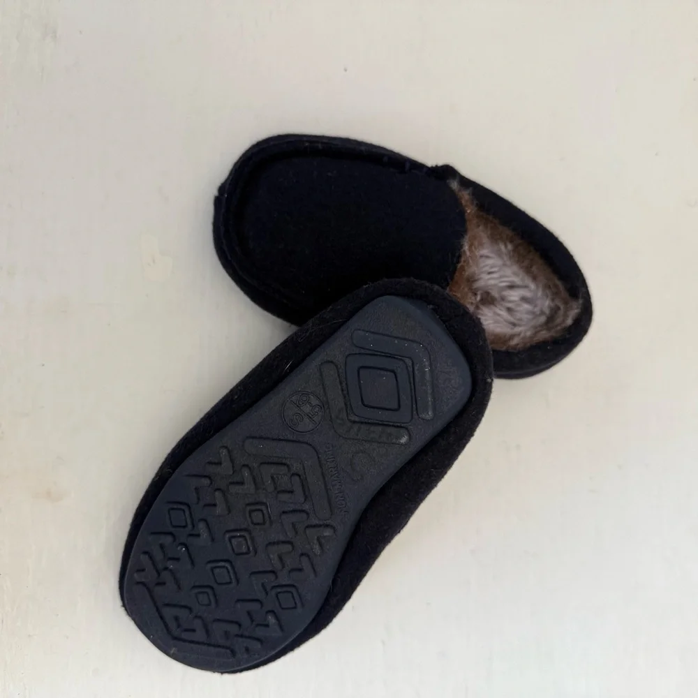 Cozy navy Slippers with Faux Fur Lining